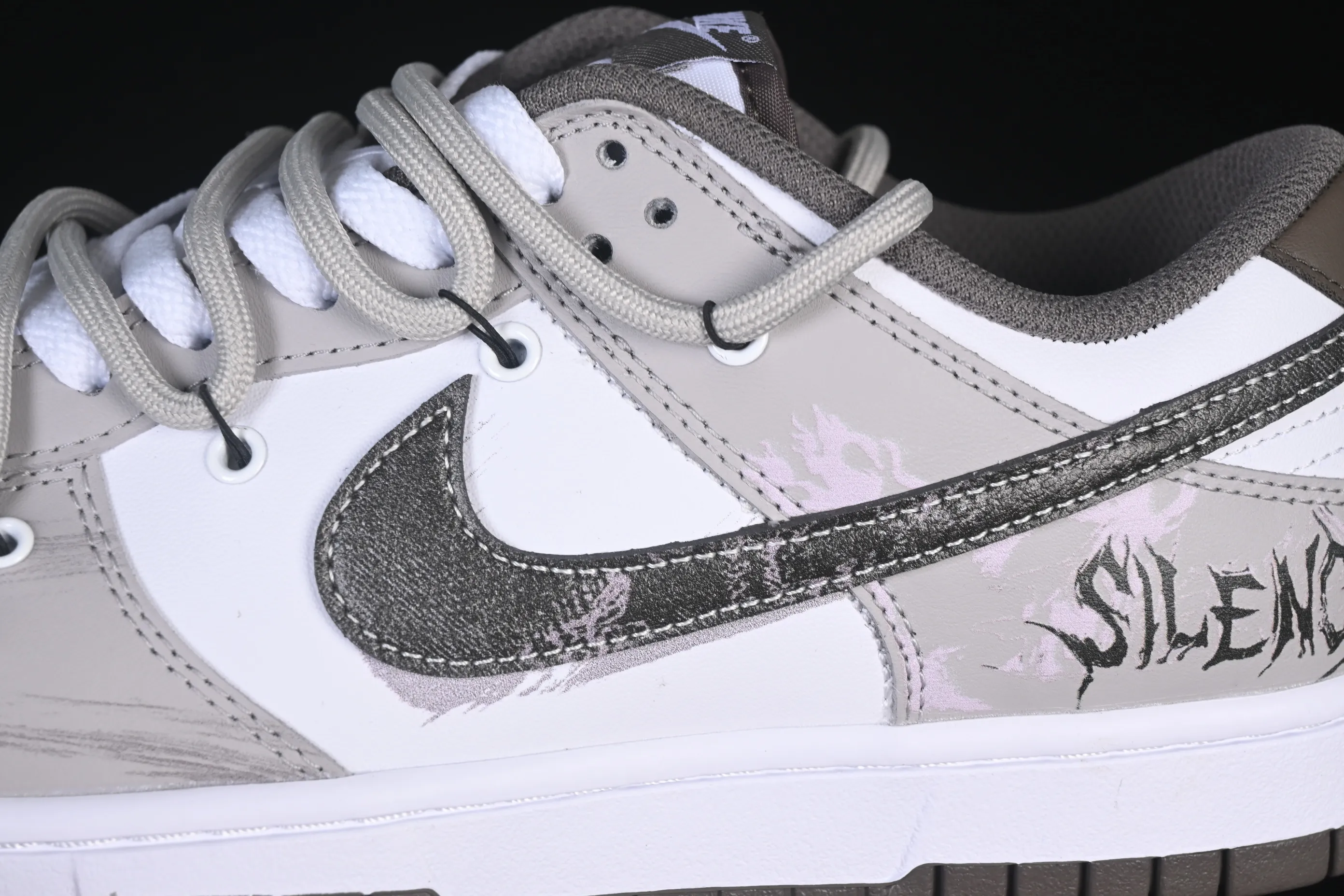 All Categories Nk SB Dunk Series Nk SB Dunk Low High-end Customized Low-top Shoes Nike SB Dunk Low "Just Do It" Straps Anniversary High-end Customized Low-top Casual Shoes HF5441-111